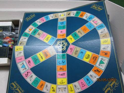 TRIVIAL PERSUIT BOARD GAME : FOR ADULTS GENIUS EDITION (BOXED) - LOT 741AA