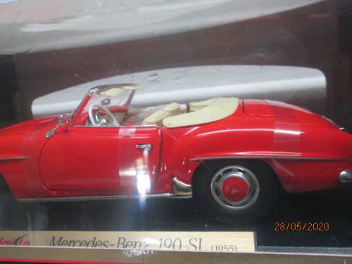 1:18 SCALE : MAISTO MERCEDES BENZ 190 SL 1955 (BOXED) - LOT 849AA