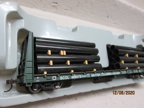 HO SCALE : ATHEARN BRITISH COLUMBIA RAILWAY 60 FT  BULKHEAD (BOXED) - LOT 90BB
