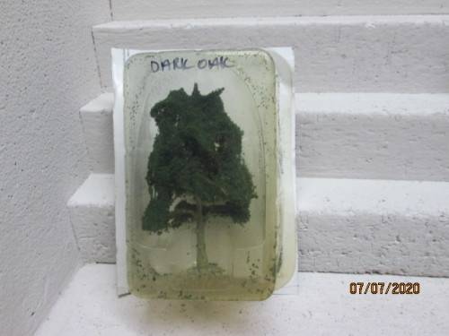 HO/OO SCALE : DARK OAK TREE - LOT 326BB
