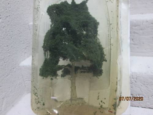 HO/OO SCALE : DARK OAK TREE - LOT 326BB