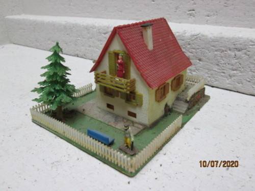 HO SCALE : HOUSE WITH SUN ROOM - LOT 391BB