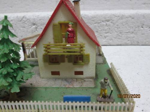 HO SCALE : HOUSE WITH SUN ROOM - LOT 391BB