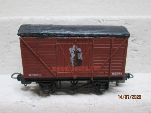 HO SCALE : LIMA MICHELIN SHORT BOX CAR - LOT 467BB