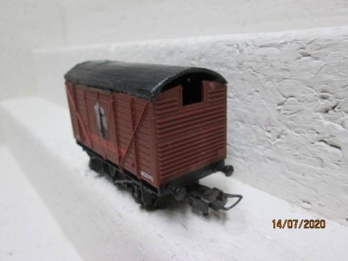 HO SCALE : LIMA MICHELIN SHORT BOX CAR - LOT 467BB