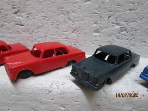 HO SCALE : LIMA MERCEDES CARS x8 - LOT 481BB