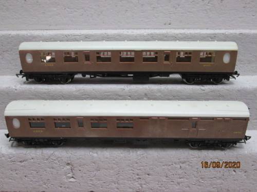 OO SCALE : HORNBY - LNER X2 COACHES - BOXED
