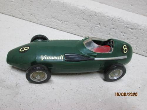 1:24 SCALE : MERIT RACING CAR - VANWALL 1956 - BOXED