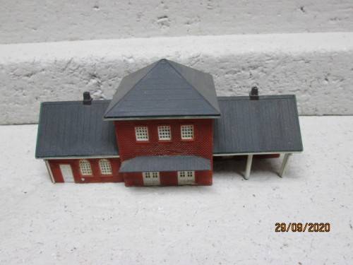 N SCALE : LARGE STATION BUILDING