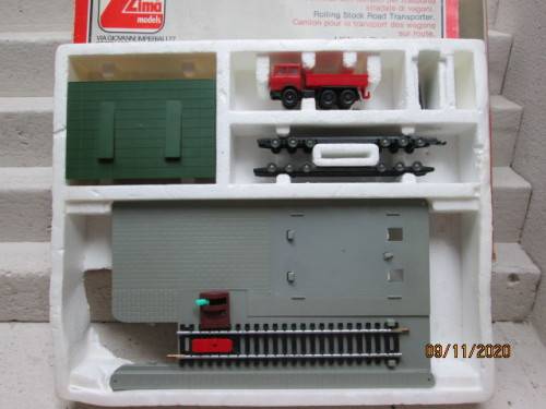 HO SCALE : LIMA : ROLLING STOCK ROAD TRANSPORTER - BOXED