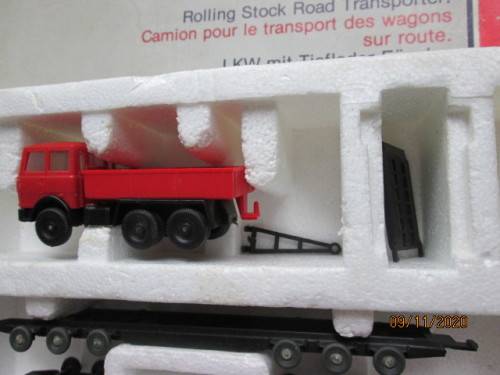 HO SCALE : LIMA : ROLLING STOCK ROAD TRANSPORTER - BOXED
