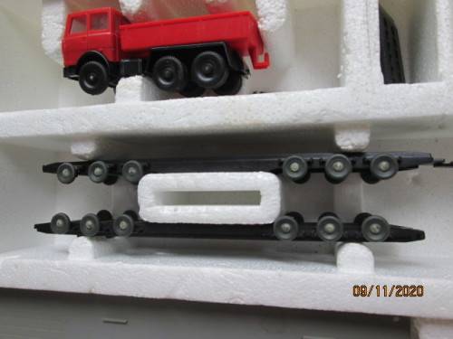 HO SCALE : LIMA : ROLLING STOCK ROAD TRANSPORTER - BOXED