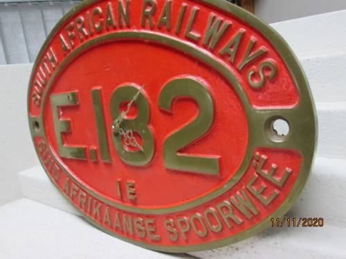 REDUCED TO CLEAR : SOUTH AFRICAN RAILWAYS - LOCOMOTIVE PLATE