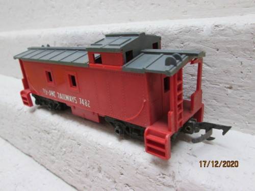OO SCALE : TRI-ANG : CABOOSE (MADE IS SOUTH AFRICA)