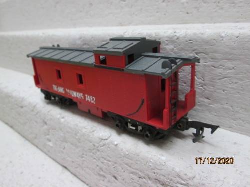 OO SCALE : TRI-ANG : CABOOSE (MADE IS SOUTH AFRICA)
