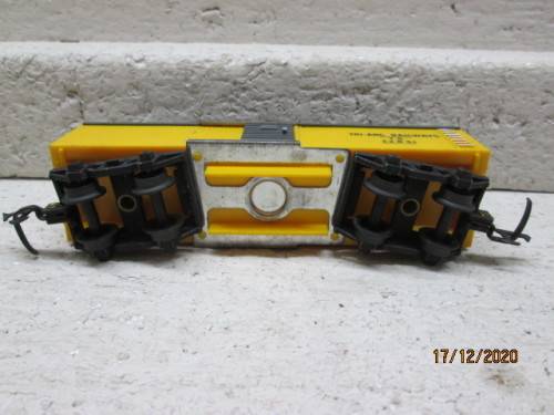 OO SCALE : TRI-ANG : YELLOW BOX CAR (MADE IS SOUTH AFRICA)