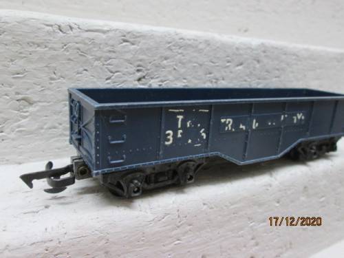 OO SCALE : TRI-ANG : BLUE OPEN GOODS  (MADE IS SOUTH AFRICA)