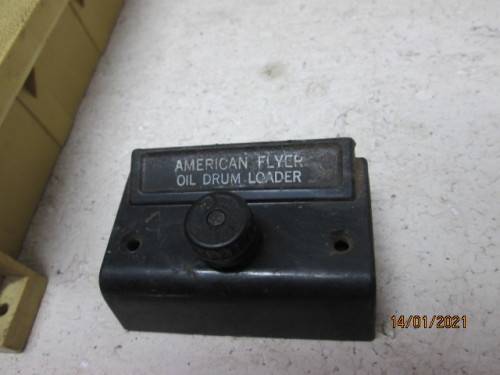 S SCALE : AMERICAN FLYER : OIL DRUM LOADER