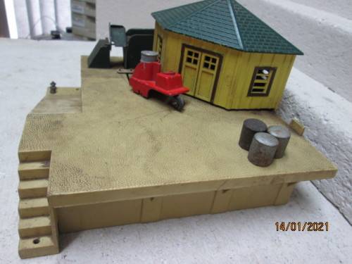 S SCALE : AMERICAN FLYER : OIL DRUM LOADER