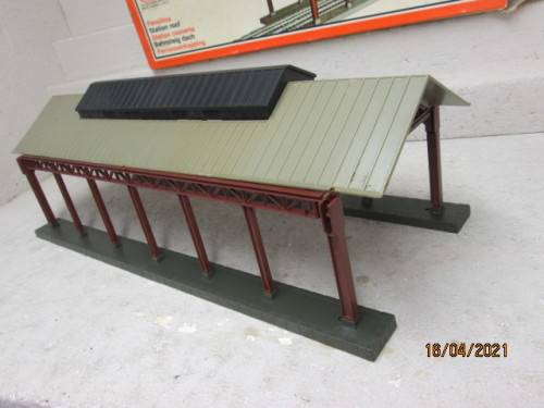 HO SCALE : LIMA : STATION ROOF - BOXED