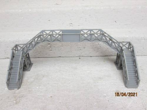 HO/OO SCALE : AIRFIX DOUBLE RAIL PEDESTRIAN BRIDGE