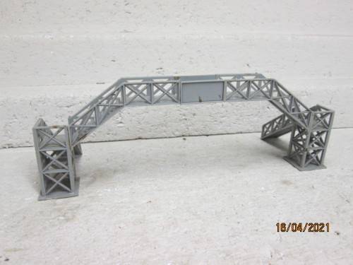 HO/OO SCALE : AIRFIX DOUBLE RAIL PEDESTRIAN BRIDGE