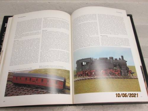 HARDCOVER BOOK : THE ENCYCLOPEDIA OF  MODEL RAILWAYS