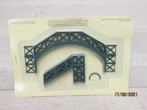 OO SCALE : RAILWAY PEDESTRIAN BRIDGE KIT - BOXED