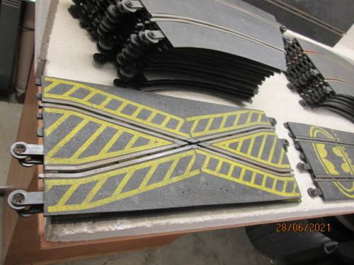 SCALEXTRIC/HORNBY HOBBIES : X27 PIECES OF TRACK + BITS & PIECES