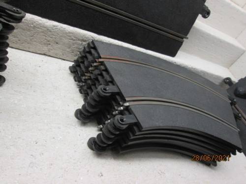 SCALEXTRIC/HORNBY HOBBIES : X27 PIECES OF TRACK + BITS & PIECES