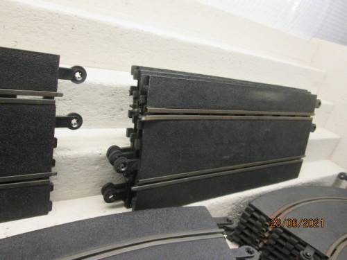SCALEXTRIC/HORNBY HOBBIES : X27 PIECES OF TRACK + BITS & PIECES