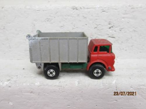 MATCHBOX SUPERFAST : GMC TIPPER TRUCK - NO 26