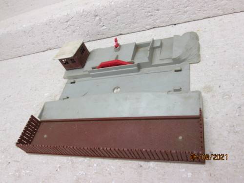 HO SCALE : LIMA  : OFFLOADING STATION
