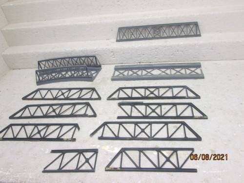 HO SCALE : BRIDGE BITS AND PIECES