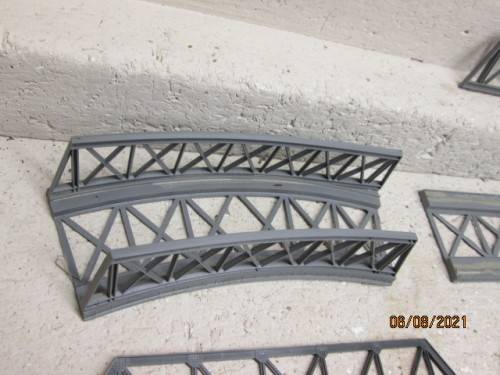 HO SCALE : BRIDGE BITS AND PIECES