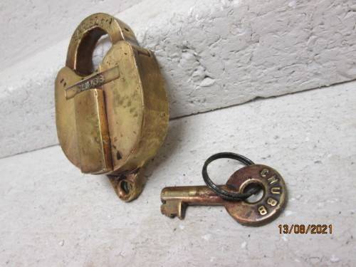 SOUTH AFRICAN RAILWAYS : CHUBB BRASS LOCK - 1974