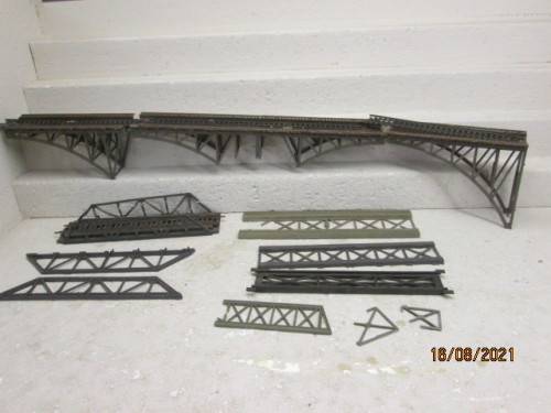 HO SCALE : BRIDGE SCRAP YARD