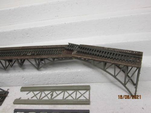 HO SCALE : BRIDGE SCRAP YARD