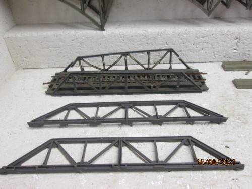 HO SCALE : BRIDGE SCRAP YARD