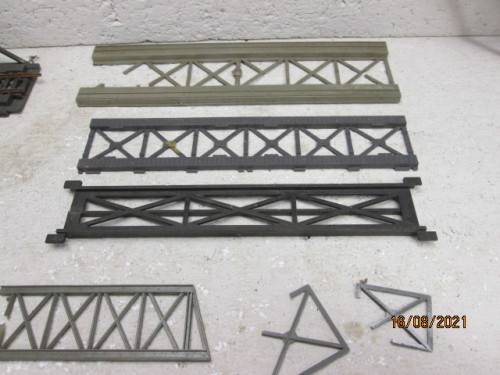 HO SCALE : BRIDGE SCRAP YARD