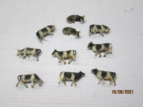 HO SCALE : COWS - X10
