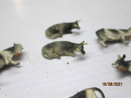 HO SCALE : COWS - X10