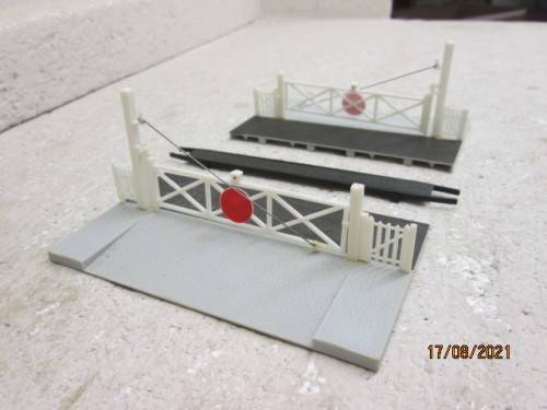 HO / OO SCALE : RAILWAY CROSSING