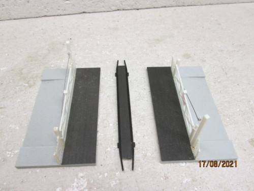 HO / OO SCALE : RAILWAY CROSSING