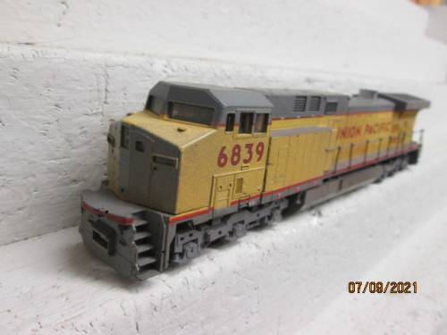 HO SCALE : ATHEARN : AC 4400 - UNION PACIFIC - DIESEL LOCOMOTIVE - DUMMY