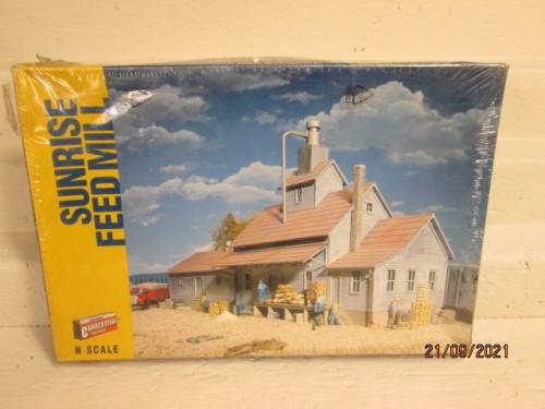 N SCALE : WALTHERS SUNRISE FEED MILL BUILDING KIT - BOXED