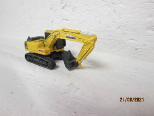 N SCALE : UNIVERSAL HOBBIES - KOMATSU PC 210 EXCAVATOR