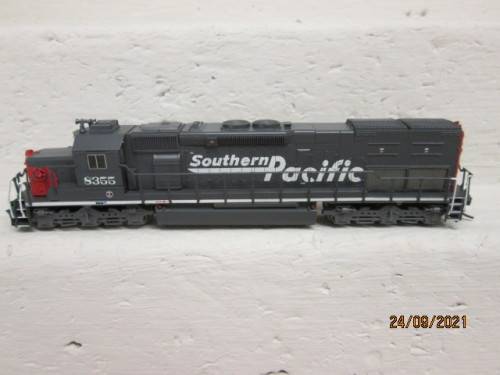 N SCALE : INTERMOUNTAIN SD40T-2 DIESEL LOCOMOTIVE - BOXED