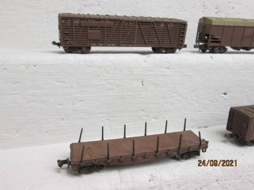 N SCALE : BROWN GOODS WAGONS - X5