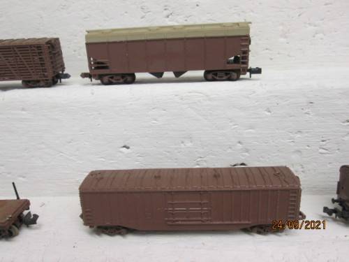 N SCALE : BROWN GOODS WAGONS - X5